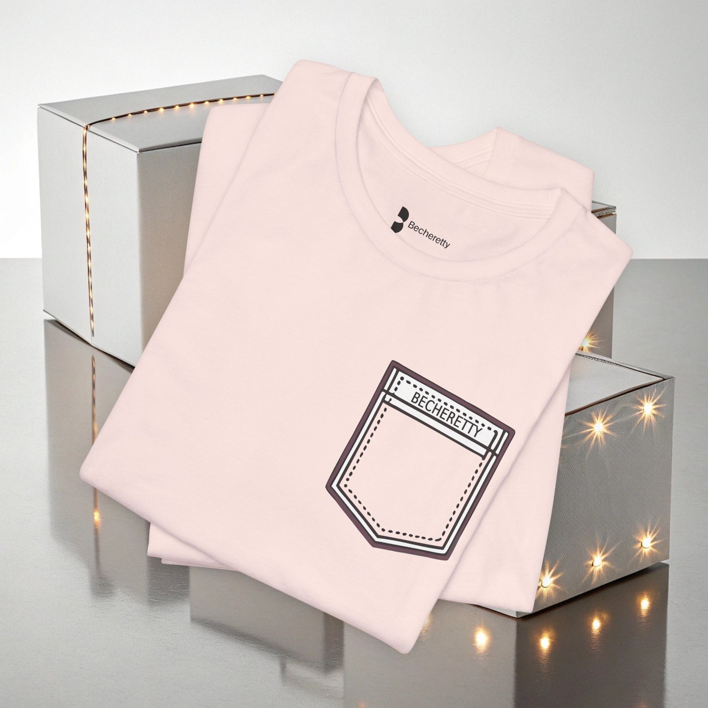 Becheretty Pocket - Minimalistic T-Shirt Desing - Unisex - Casual Wear